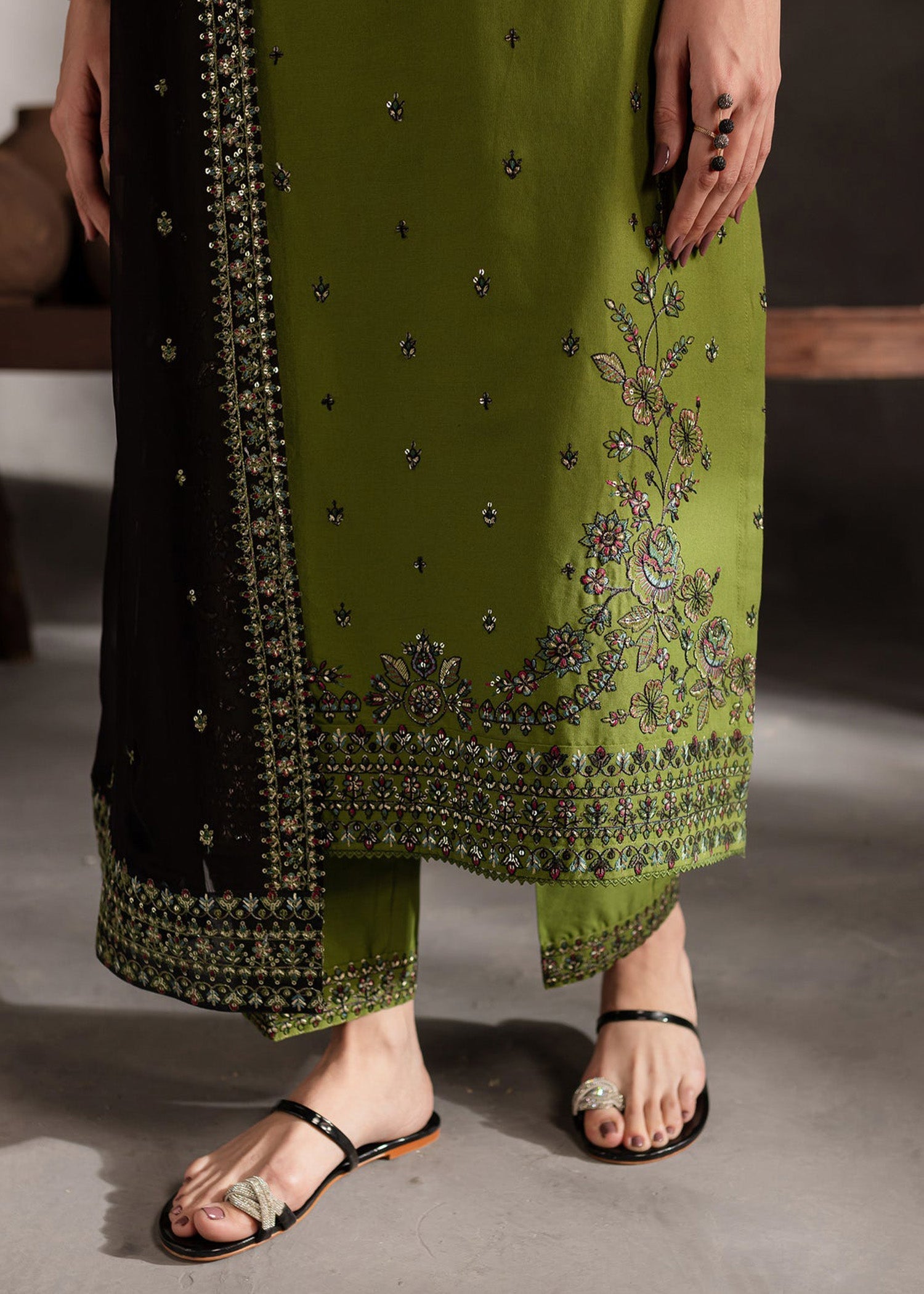 “BATIK”
Winter Collection DHANAK 3pc
FRONT FULLY EMBROIDERED
HEAVY SEQUENCE EMBROIDERED-