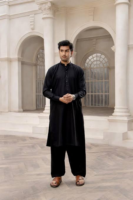 Royal Elite premium wash&wear by j. (Black )